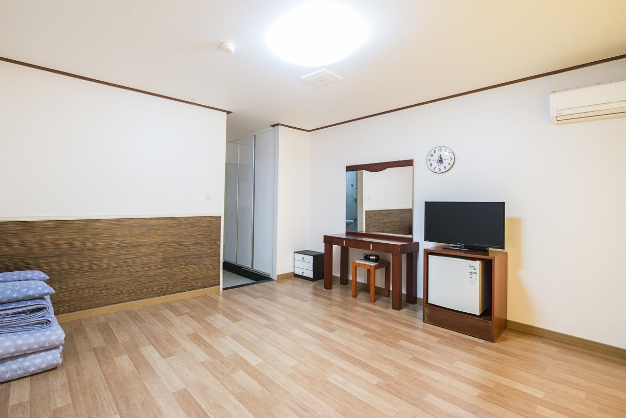Jeju Youth Hostel Екстериор снимка